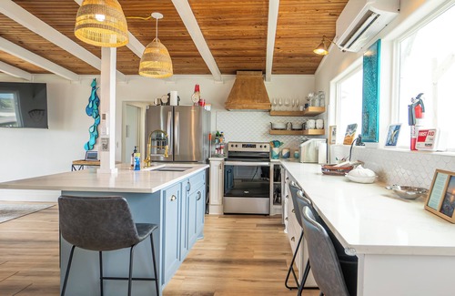 Cedar Lane House | Gorgeous Home on Sargent Beach & ICW! w/Screen Porch & Hot Tub