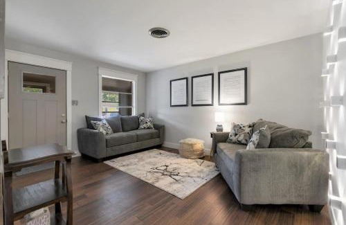 Fredericksburg House | Gorgeous Home with Grill 5Min from MainSt!