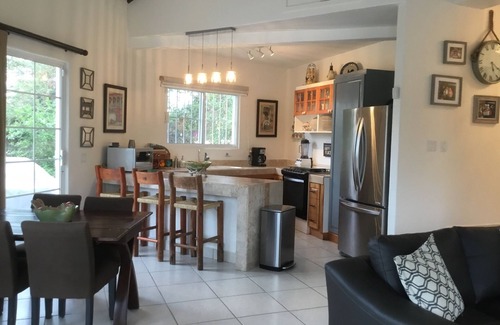 Cerro de Los Venados House | Gorgeous house in a neighbourhood surrounded by palm trees.