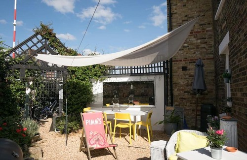 Datchet House | Gorgeous House near Windsor & River Thames