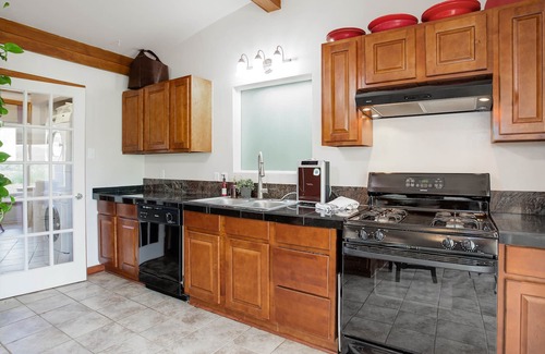 Longmont House | Gorgeous Lake and Mountain Views- work/play & relax!