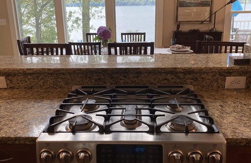 Skaneateles House | Gorgeous lakefront home on the East side of Skaneateles lake