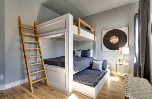 Haynes Area House | Gorgeous Nashville Home w Incredible Rooftop