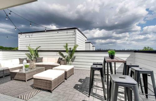 Haynes Area House | Gorgeous Nashville Home w Incredible Rooftop