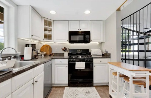 Wells Cottage | Gorgeous Nature Views, Minutes From Wells Beach