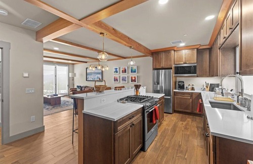 Moscow Condo | Gorgeous NEW Trapp Villa: Mountain View, Pool&More