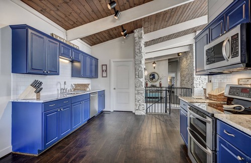 Green Hill House | GORGEOUS & Newly Renovated Lake House in Nashville with sunset views