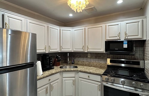 Brownsville Apartment | Gorgeous newly renovated 2 bedroom pad. From Brooklyn with love.