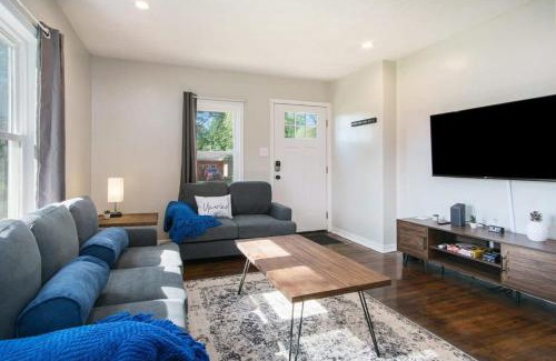 South Bend House | Gorgeous Notre Dame Get Away Comfy Beds WiFi Coffee Games