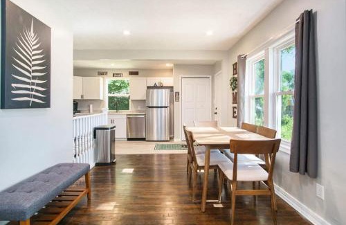 South Bend House | Gorgeous Notre Dame Get Away Comfy Beds WiFi Coffee Games