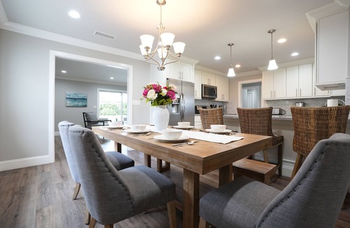 Orange House | Gorgeous Pool/Jac Home: 2 Ensuites & Game Room