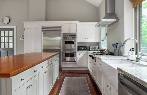 Middle Hope House | Gorgeous Retreat | Movie Theater, Firepit, Grill