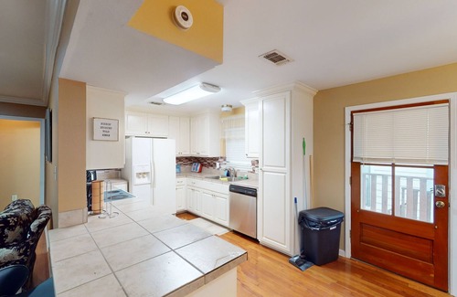 New Roads House | Gorgeous riverfront townhouse with balcony, boat dock & private W/D