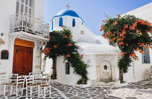 Exo Gonia Villa | Gorgeous Santorini Villa | 3 Bedrooms | Villa Illumi | Spacious Terrace