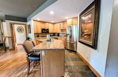 River Run Condo | Gorgeous Ski-in Ski-out by Dining & Shops