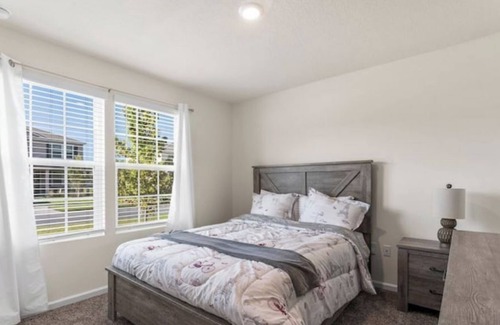 Westside House | Gorgeous Street View Private Room in a home