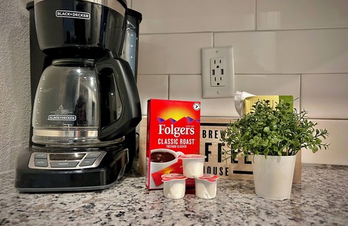 Sherman Apartment | Gorgeous studio apartment in Sherman with pool, WiFi, gym, washer/dryer,