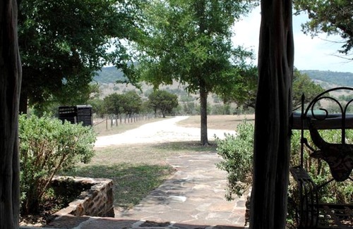 Bandera Cottage | Gorgeous Texas Hill Country Vacation Rental Ideal for Family Weekend Getaways near San Antonio