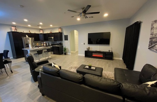 Kingman House | Gorgeous Townhome Near KRMC Hospital in the Heart of Kingman