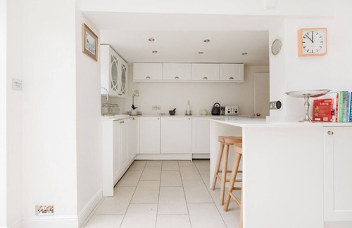 Cheltenham House | Gorgeous Townhouse with Garden & Open Living