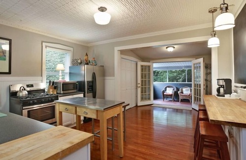 Union Pier House | Gorgeous Union Pier Home Close To Beach and Downtown!
