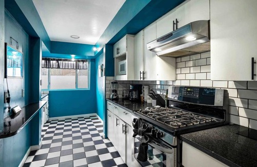 University Heights Villa | Gorgeous UNM/Nob Hill/Downtown PRIME location!🏠 MONTHLY STAYS AVAILABLE!