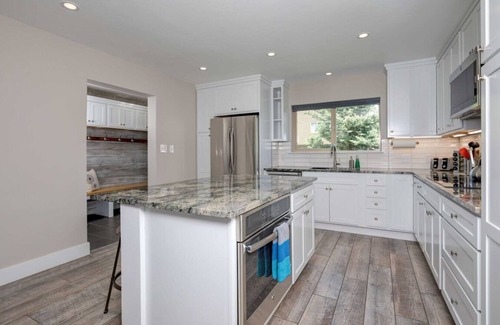 Big Sky House | Gorgeous Vacation Chalet: Hot Tub, Wood Stove