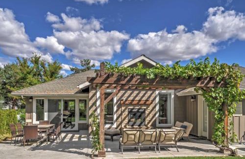 Wapato Point House | Gorgeous Wapato Point Lakehouse with Private Hot Tub