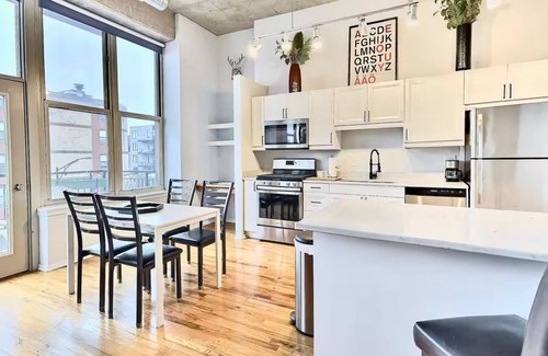 Near West Side Apartment | Gorgeous West Loop Loft —1Br1Ba —Perfect Location —3MONTH MIN OTHERWISE FLEXIBLE