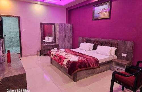 Varanasi Hotel | Goroomgo Kashi Inn Raj Ghat Varanasi Near Ganga Rajghat - Kashi Railway Station 500 - Kashi Vishwanath Temple - Hotel-at-Prime-Location Spacious-Room with-wi-fi & Parking Availability,