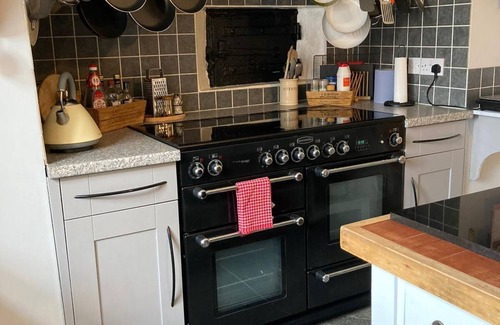 Westmarsh House | Goss Hall - Historic house with its own lake and widlife haven