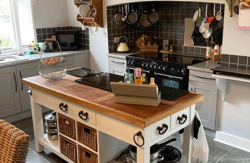 Westmarsh House | Goss Hall - Historic house with its own lake and widlife haven