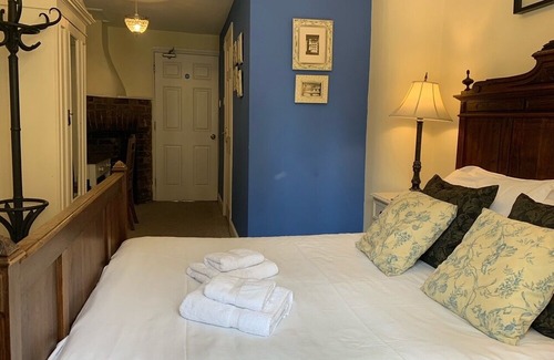 East Grinstead Bed & Breakfast | Gothic House