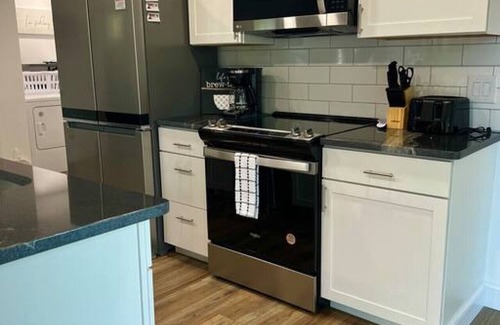 Geneva-on-the-Lake House | GOTL - Hot Tub - Wine Tours - Sunset Vacation Rentals