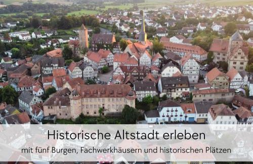 Schlitz Apartment | GRÄFIN ANNA - Design-Apartment mit 2 Schlafzimmer - in der historischen Hinterburg Schlitz - mit Aufzug, Parkplatz & Garten - nahe Fulda und Bad Hersfeld