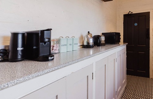 Tring Apartment | Grace`s Guesthouse 68b