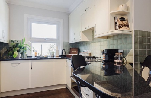Tring Apartment | Grace`s Guesthouse Room 1