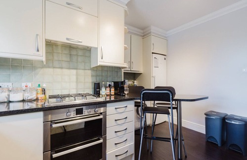 Tring House | Grace`s Guesthouse Room 2