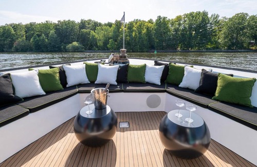 Rummelsburg Boat Rental | GRACE Suite mit zwei Schlafzimmern