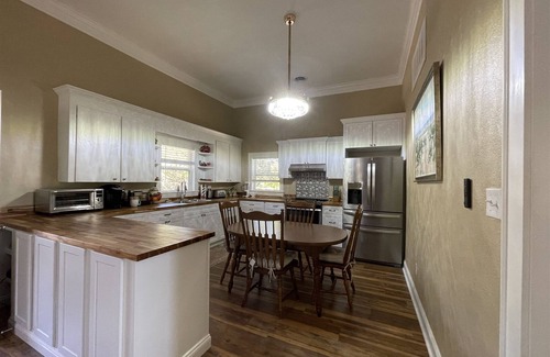 Avon Cottage | Gracie's Place is a charming cottage located in the quaint village of Avon with laid-back atmosphere