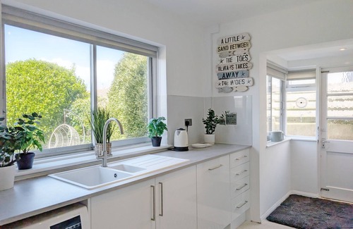 Selsey Cottage | Grafton House - Selsey - a family house that sleeps 6 guests in 3 bedrooms