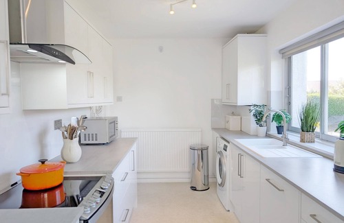 Selsey Cottage | Grafton House - Selsey - a family house that sleeps 6 guests in 3 bedrooms