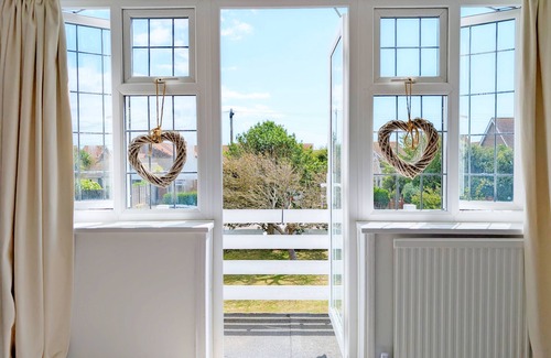 Selsey Cottage | Grafton House - Selsey - a family house that sleeps 6 guests in 3 bedrooms