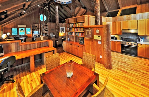 Friday Harbor House | Gramma's 4BR Home, Lake, Wooded, Hot Tub, Swim, Swings, Gated Estate, Gorgeous