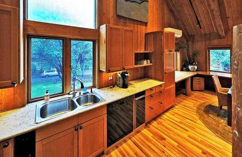 Friday Harbor House | Gramma's 4BR Home, Lake, Wooded, Hot Tub, Swim, Swings, Gated Estate, Gorgeous