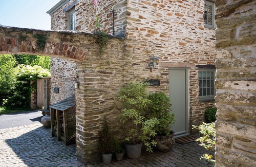 Kingsbridge Cottage | Granary Cottage - a cottage that sleeps 2 guests in 1 bedroom