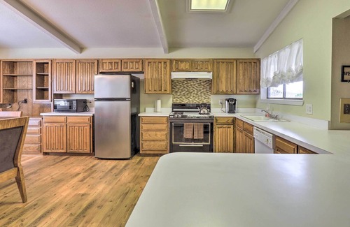 Granbury House | Granbury Getaway w/Lake Views: 2 Mi to Downtown!