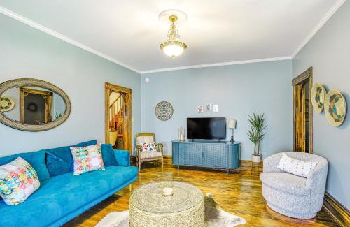 Granbury House | Granbury Home with Fire Pit, Walk to The Square!