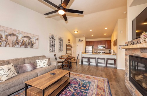 Silvercreek Condo | Granby Ranch Getaway sleeps 5! 2-bed, 2-bath, access to heated pool/hot tub!