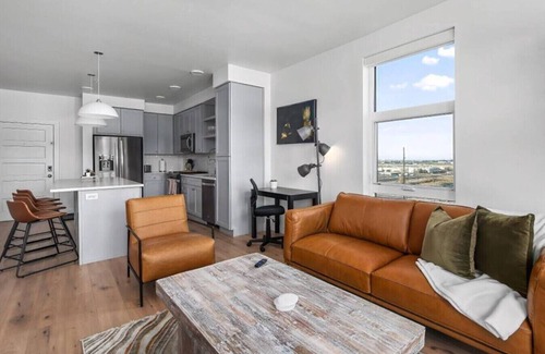 Downtown Salt Lake City Apartment | Grand 1BR Views/Pool/Gym/HTub